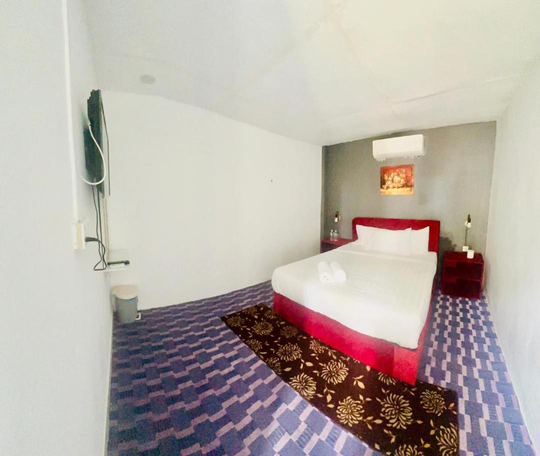 Green Town Hotel And Resort Порт-Диксон Экстерьер фото